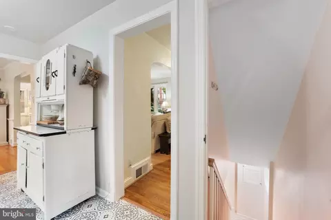 Entry Way - 407 Deerfield Ave, Silver Spring, MD 20910 photo 7 of 8