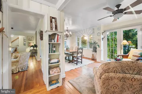 Entry Way - 407 Deerfield Ave, Silver Spring, MD 20910 photo 4 of 8