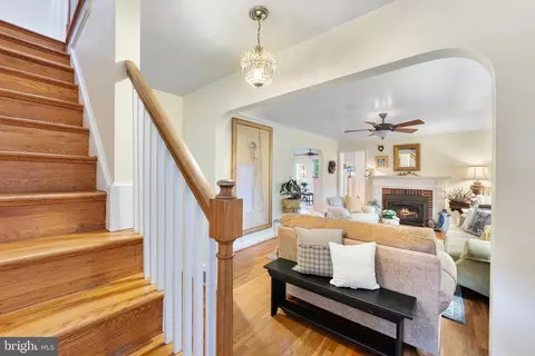 Entry Way - 407 Deerfield Ave, Silver Spring, MD 20910 photo 2 of 8