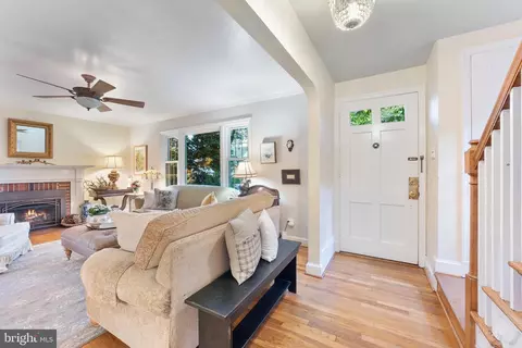 Entry Way - 407 Deerfield Ave, Silver Spring, MD 20910 photo 1 of 8