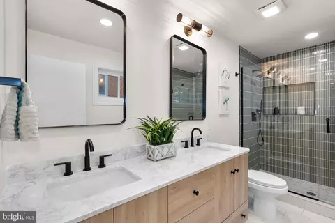 Bath - 11513 Orebaugh Ave, Silver Spring, MD 20902 photo 1 of 6