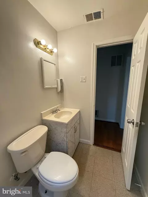 Bath - 8216 Nolte Ave, Silver Spring, MD 20910 photo 3 of 13