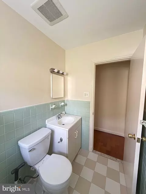 Bath - 8216 Nolte Ave, Silver Spring, MD 20910 photo 13 of 13
