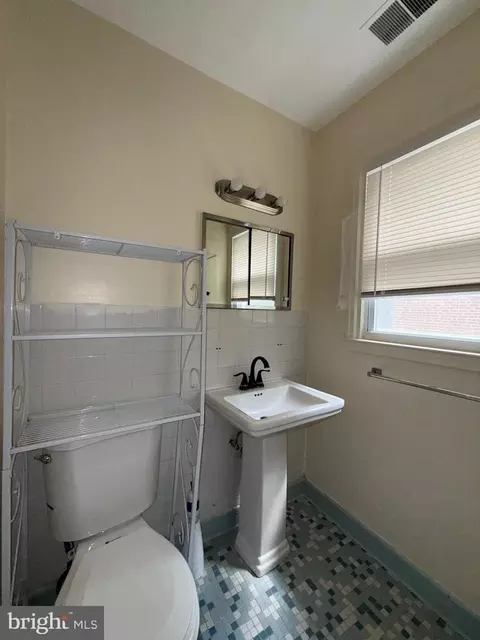 Bath - 8216 Nolte Ave, Silver Spring, MD 20910 photo 9 of 13