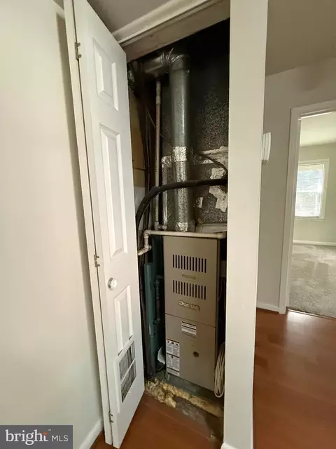 Entry Way - 8216 Nolte Ave, Silver Spring, MD 20910 photo 3 of 9