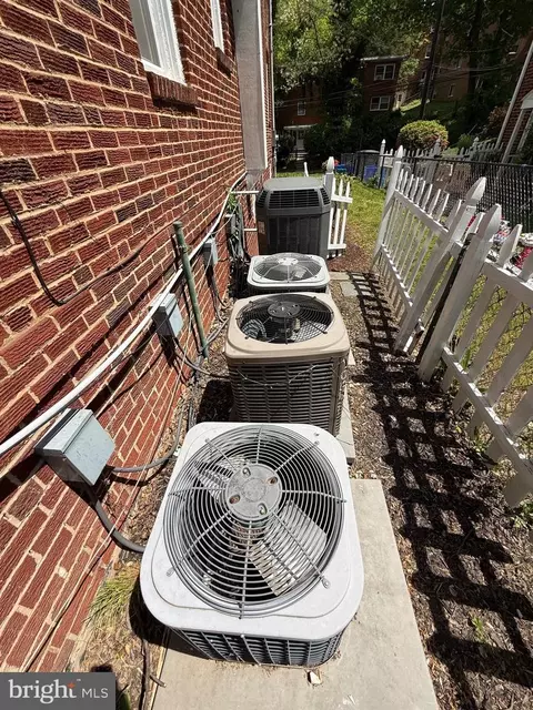 Exterior - 8216 Nolte Ave, Silver Spring, MD 20910 photo 5 of 15
