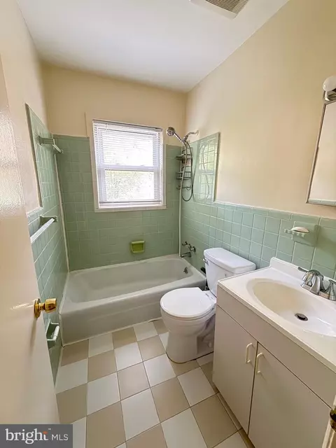Bath - 8216 Nolte Ave, Silver Spring, MD 20910 photo 12 of 13