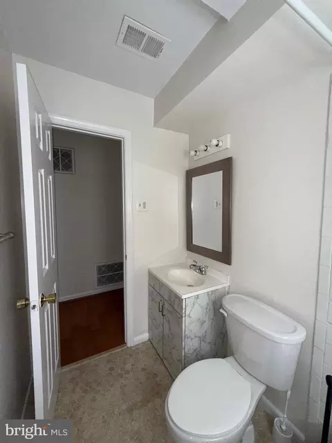 Bath - 8216 Nolte Ave, Silver Spring, MD 20910 photo 6 of 13