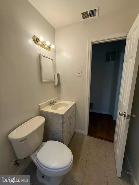 Bath - 8216 Nolte Ave, Silver Spring, MD 20910 photo 2 of 13