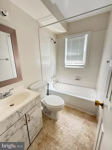 Bath - 8216 Nolte Ave, Silver Spring, MD 20910 photo 7 of 13