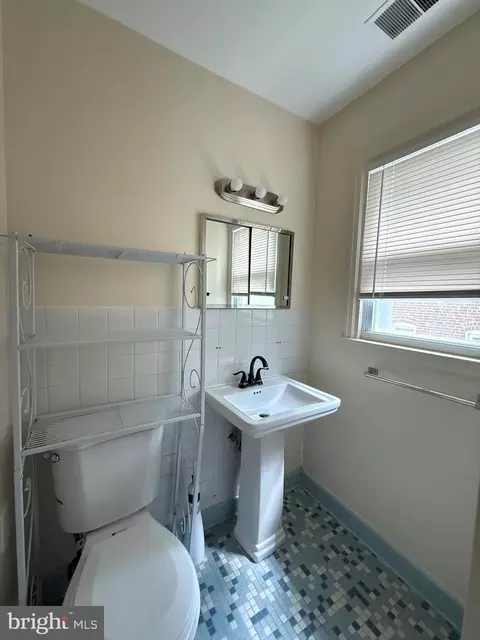 Bath - 8216 Nolte Ave, Silver Spring, MD 20910 photo 8 of 13
