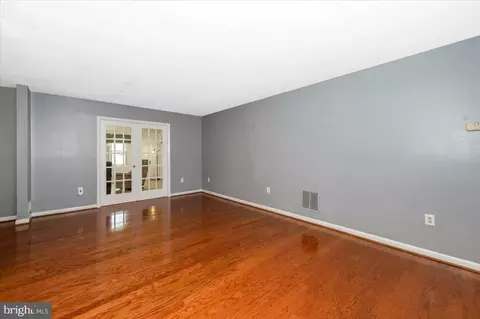 Living - 17400 Hughes Rd, Poolesville, MD 20837 photo 2 of 15