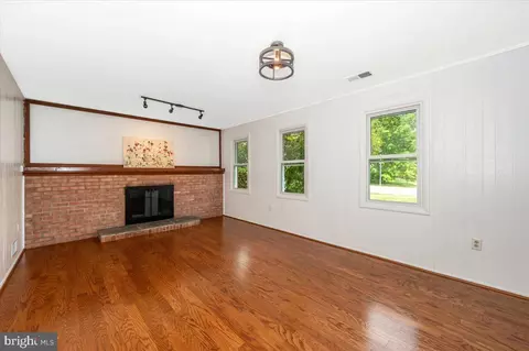 Living - 17400 Hughes Rd, Poolesville, MD 20837 photo 7 of 15