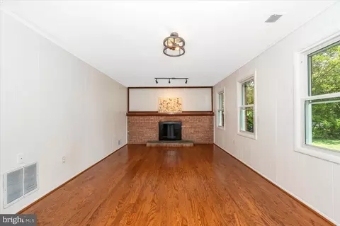 Living - 17400 Hughes Rd, Poolesville, MD 20837 photo 9 of 15