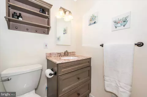 Bath - 17400 Hughes Rd, Poolesville, MD 20837 photo 5 of 9