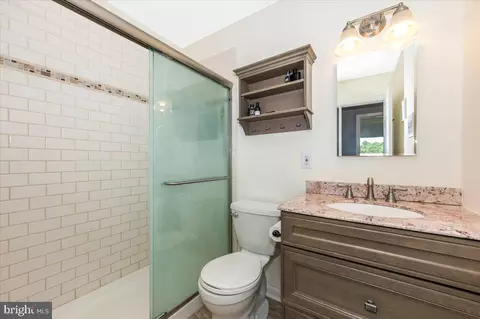 Bath - 17400 Hughes Rd, Poolesville, MD 20837 photo 6 of 9