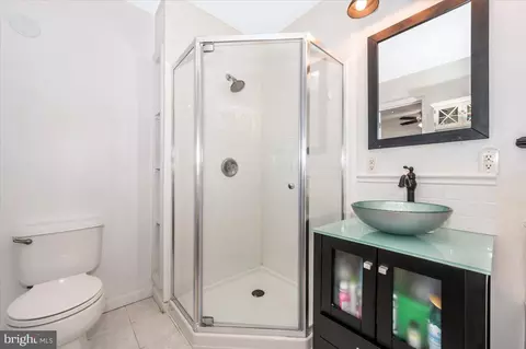 Bath - 17400 Hughes Rd, Poolesville, MD 20837 photo 3 of 9