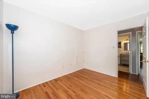 Bedroom - 17400 Hughes Rd, Poolesville, MD 20837 photo 5 of 7