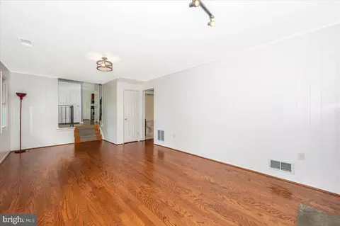 Living - 17400 Hughes Rd, Poolesville, MD 20837 photo 11 of 15