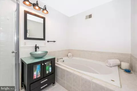 Bath - 17400 Hughes Rd, Poolesville, MD 20837 photo 2 of 9