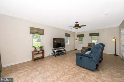 Living - 17400 Hughes Rd, Poolesville, MD 20837 photo 6 of 15