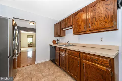 Kitchen - 17400 Hughes Rd, Poolesville, MD 20837 photo 1 of 2