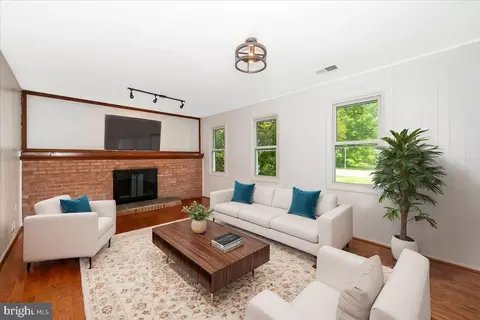 Living - 17400 Hughes Rd, Poolesville, MD 20837 photo 8 of 15