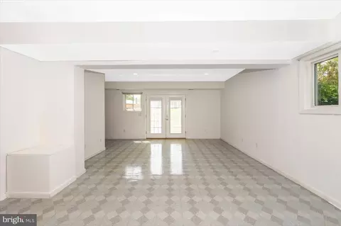 Living - 17400 Hughes Rd, Poolesville, MD 20837 photo 13 of 15