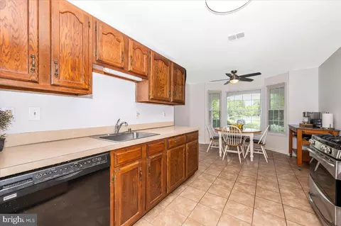 Kitchen - 17400 Hughes Rd, Poolesville, MD 20837 photo 2 of 2