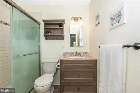 Bath - 17400 Hughes Rd, Poolesville, MD 20837 photo 4 of 9