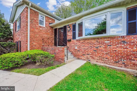 Exterior - 10711 Huntwood Dr, Silver Spring, MD 20901 photo 3 of 8