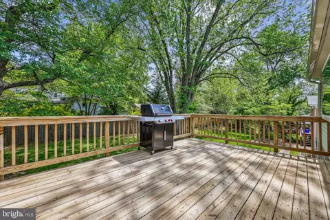 Exterior - 10711 Huntwood Dr, Silver Spring, MD 20901 photo 5 of 8