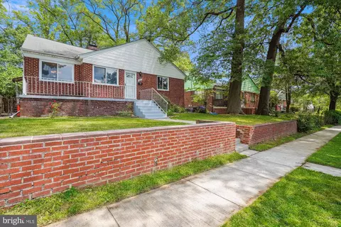 8513 Hood St, Takoma Park, MD 20912