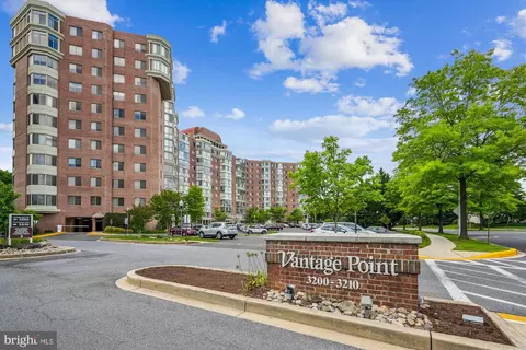 3210 N Leisure World Blvd #206, Silver Spring, MD 20906