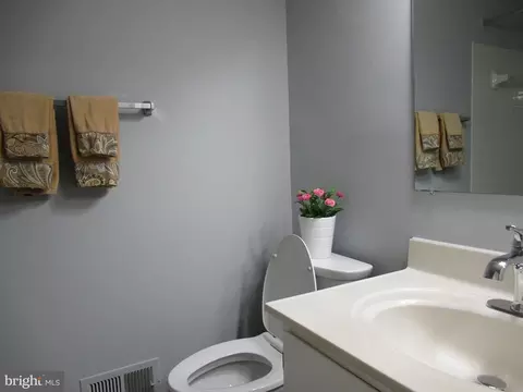 2310 Patternbond Dr, Silver Spring, MD 20902 photo 17