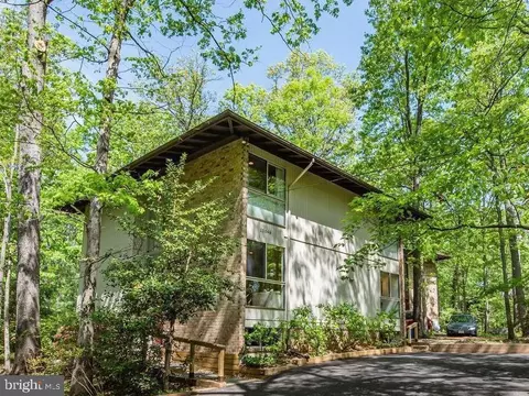 11046 Seven Hill Ln, Potomac, MD 20854