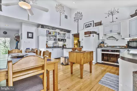 Kitchen - 406 Pershing Dr, Silver Spring, MD 20910 photo 3 of 3