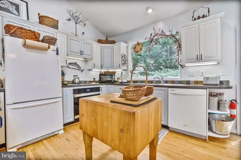 Kitchen - 406 Pershing Dr, Silver Spring, MD 20910 photo 2 of 3