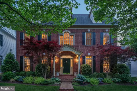 317 Oak Knoll Dr, Rockville, MD 20850