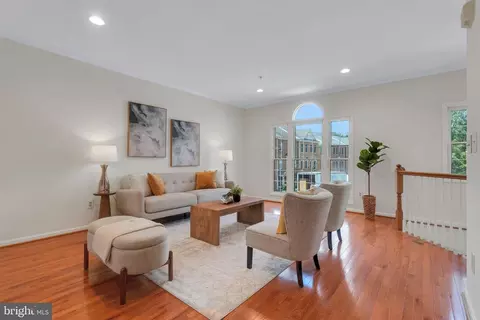 468 Winding Rose Dr, Rockville, MD 20850