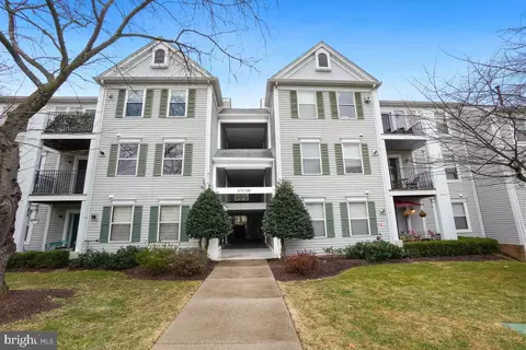 10016 Vanderbilt Cir #5, Rockville, MD 20850