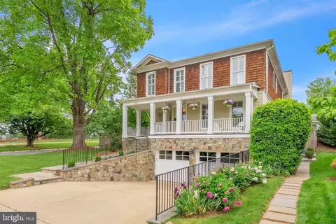 7805 Westfield Dr, Bethesda, MD 20817