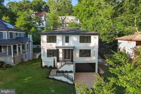 6815 Barr Rd, Bethesda, MD 20816