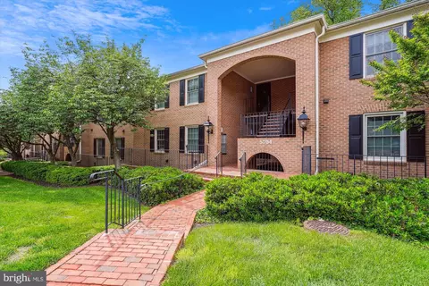 5704 Brewer House Cir #T-2-10, Rockville, MD 20852