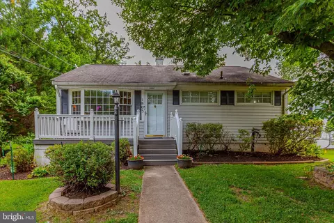 1803 Crawford Dr, Rockville, MD 20851