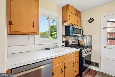 13401 Dauphine St, Silver Spring, MD 20906 photo 9