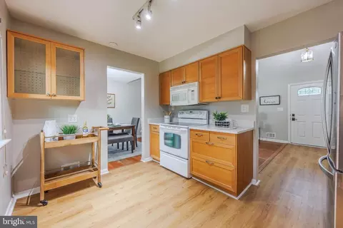 Entry Way - 808 Gregorio Dr, Silver Spring, MD 20901 photo 2 of 3