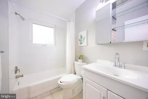 Bath - 808 Gregorio Dr, Silver Spring, MD 20901 photo 3 of 4