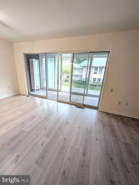 Living - 3576 Chiswick Ct #34-2A, Silver Spring, MD 20906 photo 3 of 8