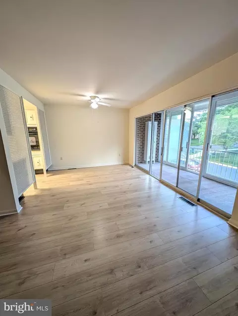 Living - 3576 Chiswick Ct #34-2A, Silver Spring, MD 20906 photo 2 of 8